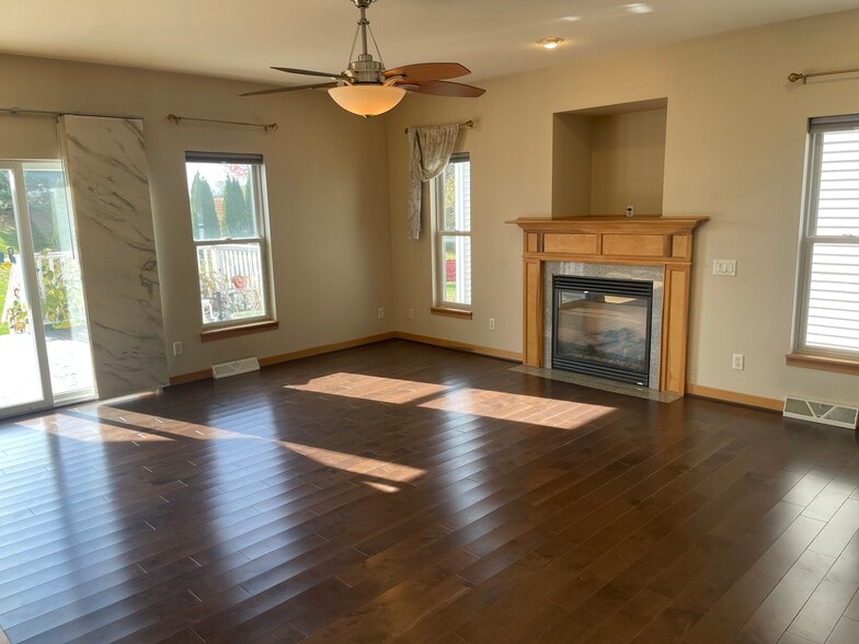 Building Photo - 3169 Pleasant St