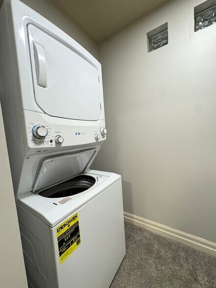 Building Photo - 1715 Summit St