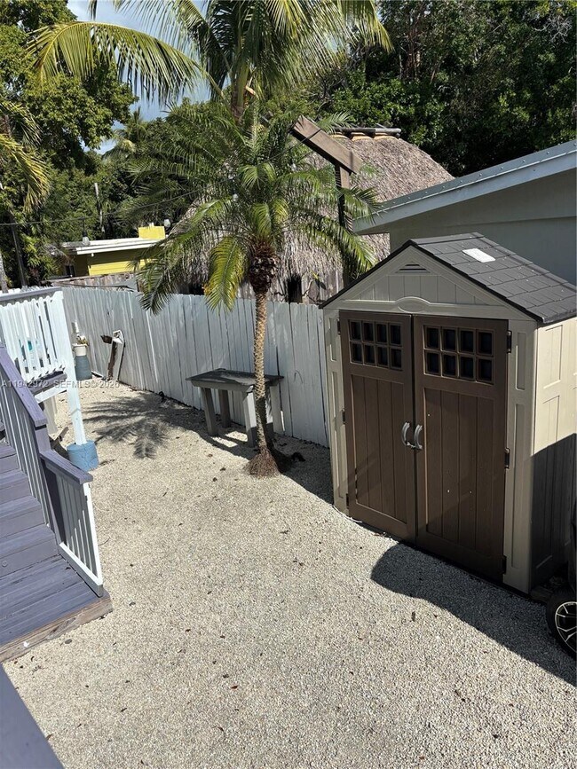 Building Photo - 124 S Bay Harbor Dr