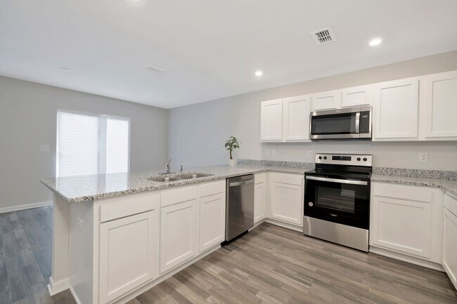 Building Photo - 1519 Hollins Dr