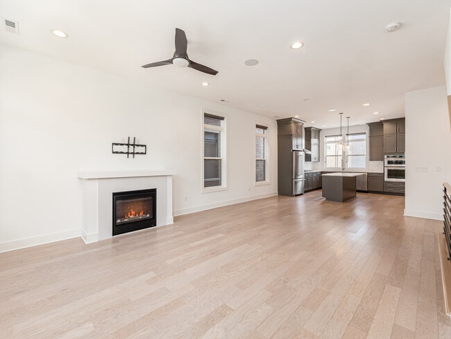 Building Photo - 766 N 6th St