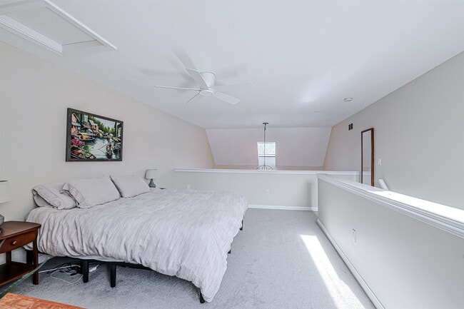 Building Photo - 35 Montrose Dr