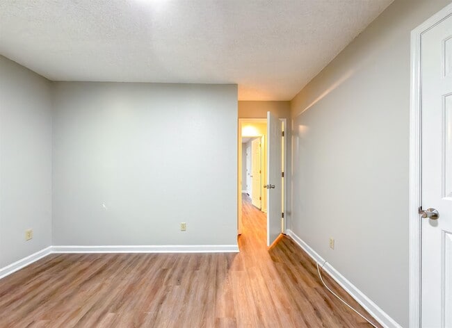 Building Photo - 1556 Twin Lakes Cir