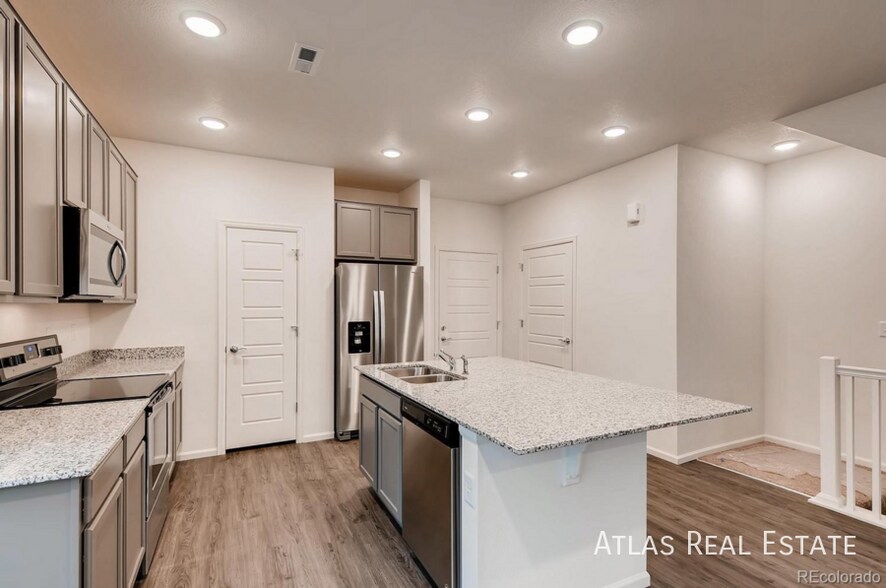 Building Photo - 3841 N Himalaya Rd