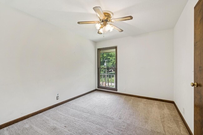 Building Photo - 1972 Sunnyside Dr