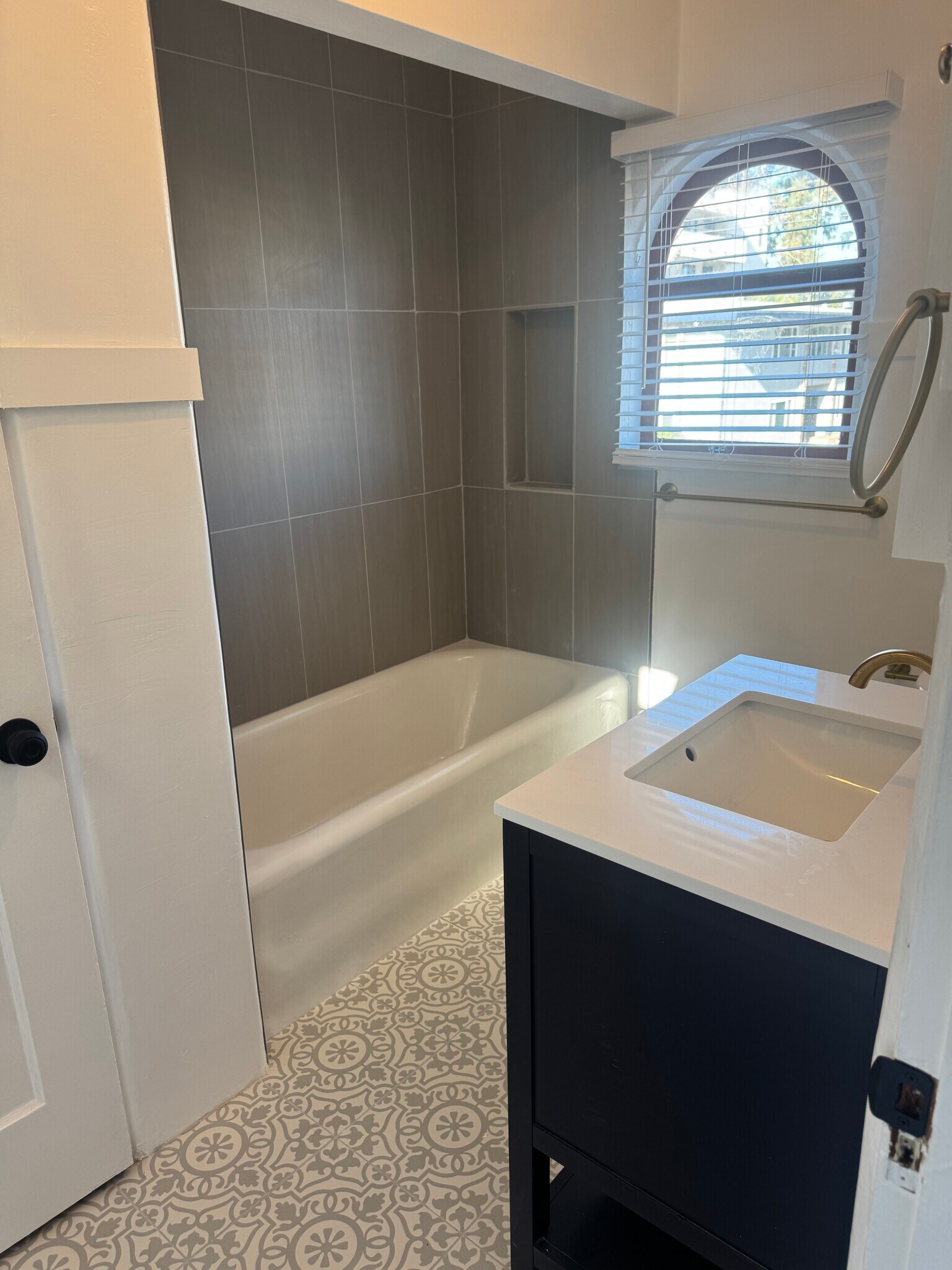 Building Photo - 245 Myrtle Rd