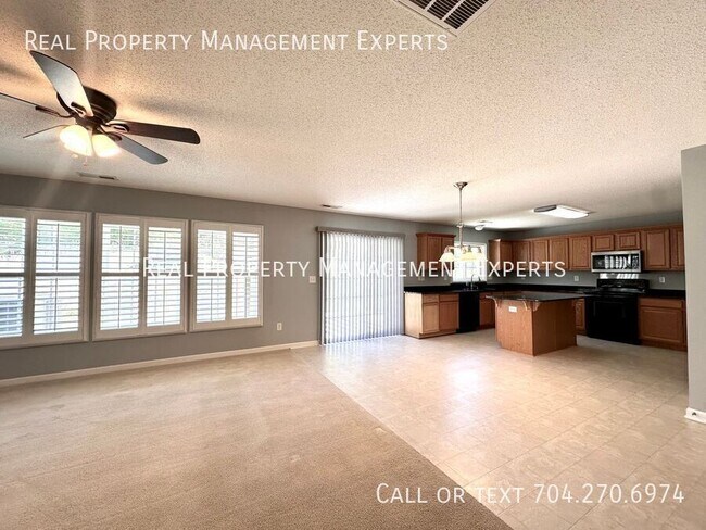 Building Photo - 10834 Glenluce Ave