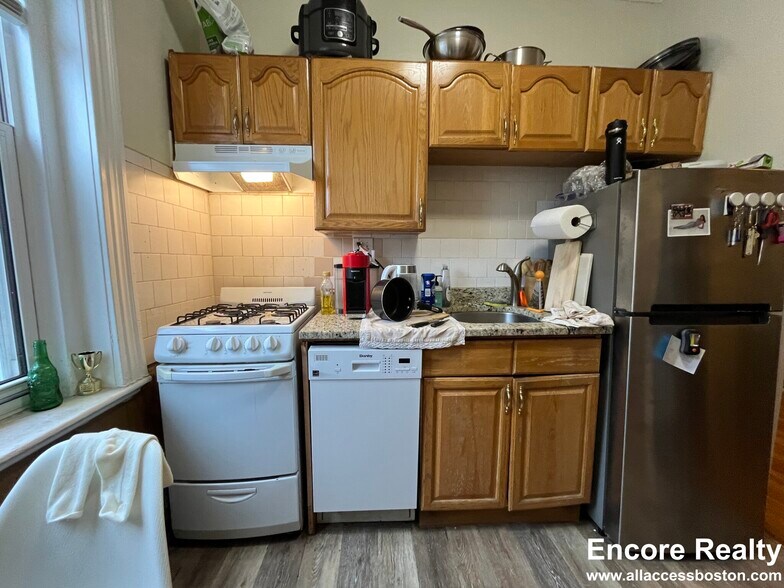 Building Photo - 126 Warren St