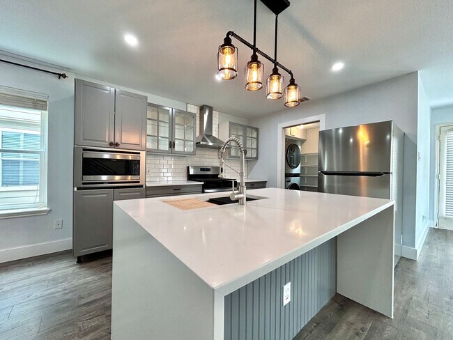 Building Photo - Modern 3/BR 2.5/BA Home with Patio & Balcony