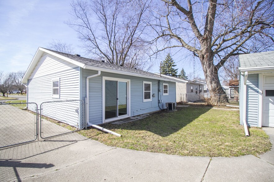 Building Photo - 5262 Spicer Rd