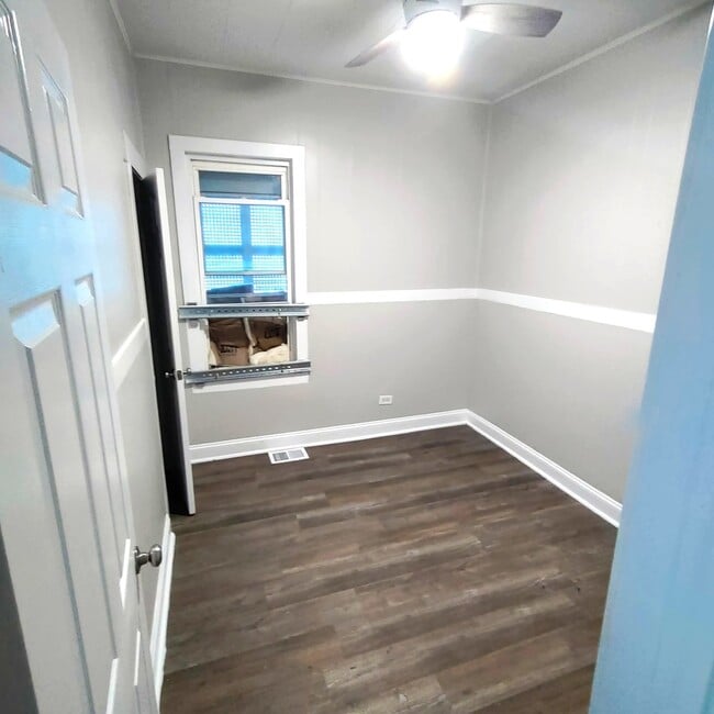 Building Photo - 1507 E 76th Pl