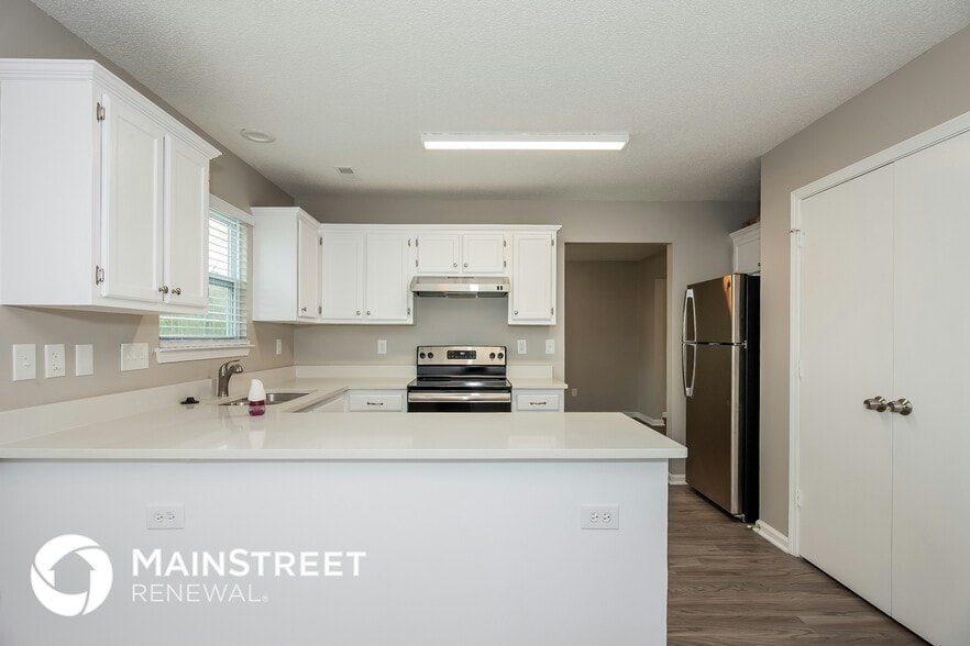 Building Photo - 1539 Jeffrey Bryan Dr