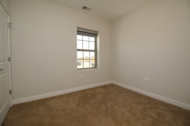 Building Photo - 4447 N Kedzie Ave