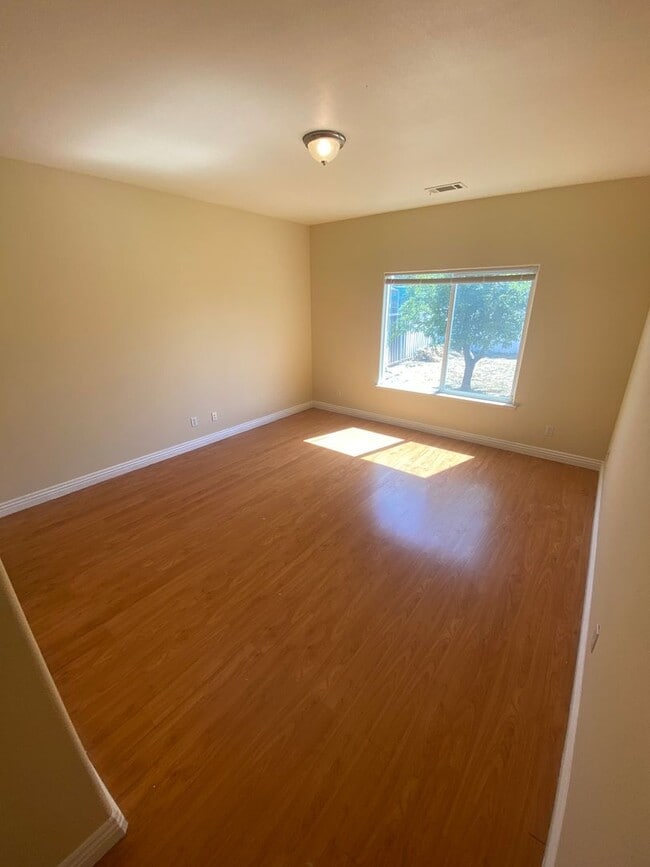 Building Photo - Advent - Three Bedroom House W/ Two Car Ga...