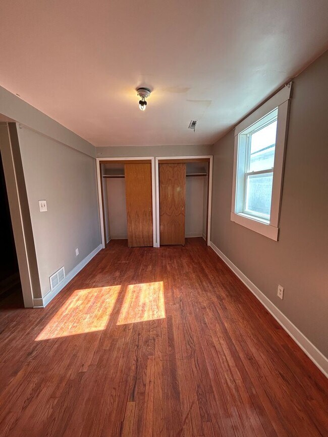 Building Photo - Black Milvus Rentals (6201 S. 42nd St.)