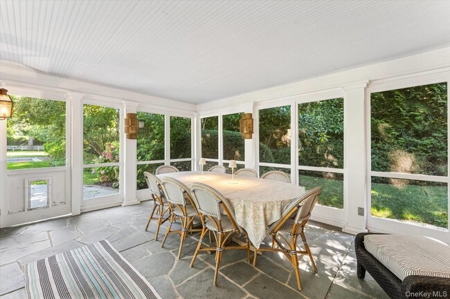 Building Photo - 20 Quogue St