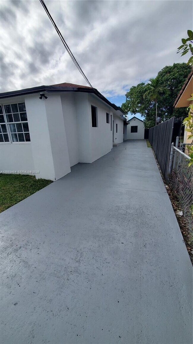 Building Photo - 40 SW 34th Ave