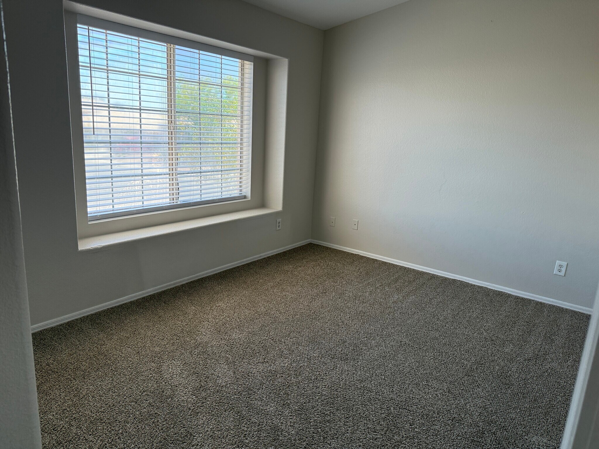 Building Photo - 8460 W Aster Dr