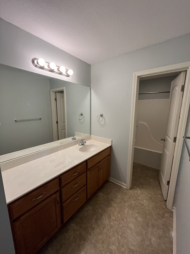 Building Photo - 1204 Dustins Way