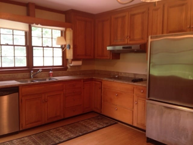 Building Photo - 4 BR home in NW school district--Lawn Serv...