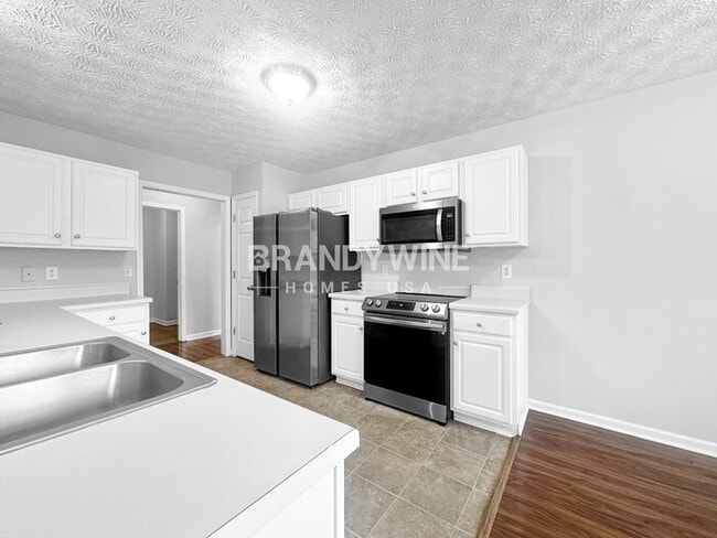 Building Photo - 2033 Lake Paradise Rd