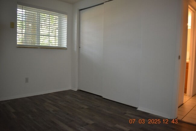 Building Photo - 4 bedroom / 2 bathroom / 1976 SF!