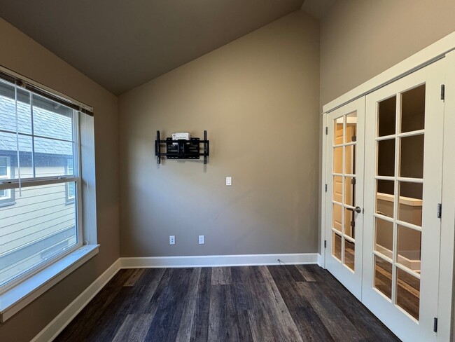 Building Photo - Amazing 2Bed/2.5 Bath Townhome in West Seattle!