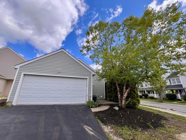 Building Photo - 133 Holly Hock Ln