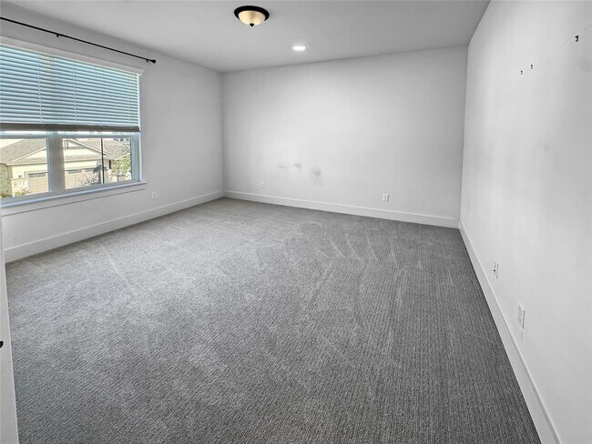 Building Photo - 1220 Westborough Ln