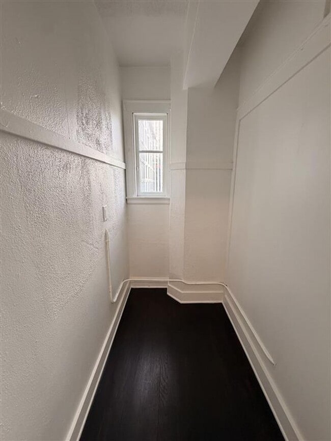 Building Photo - Historic 1BD in The Sovereign | New Appliances | Rooftop Access | Pet Friendly