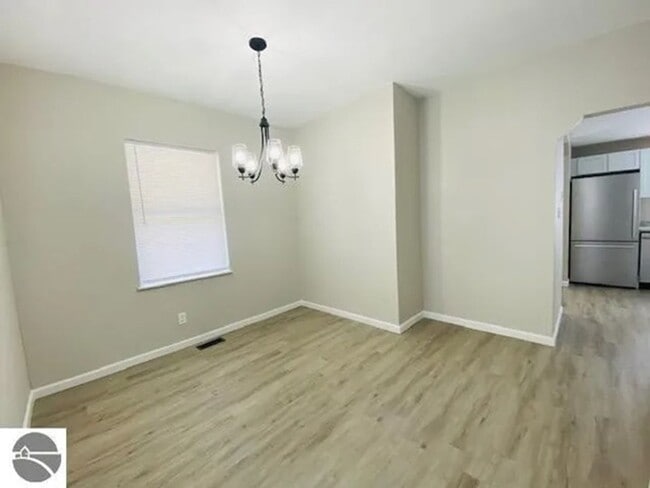 Building Photo - Charming Home in Cadillac Available May 2024
