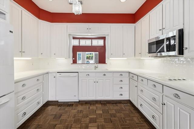 Building Photo - 22 1 Main Pl