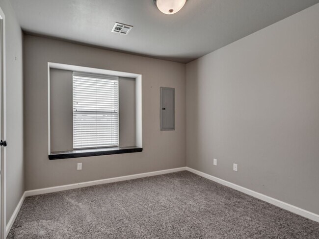 Building Photo - 8813 SW 55th St