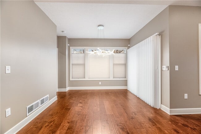 Building Photo - 1352 Creeks Edge Dr