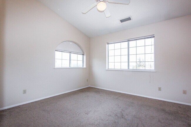 Building Photo - 415 S Alarcon St