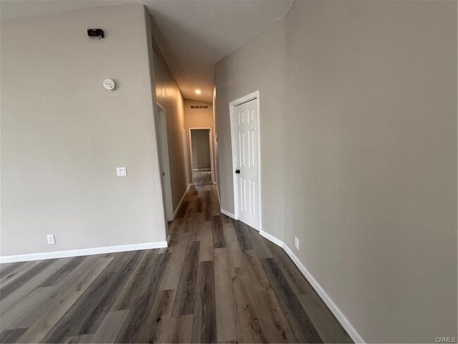 Building Photo - Nice 3 Bedroom home in a huge lot!