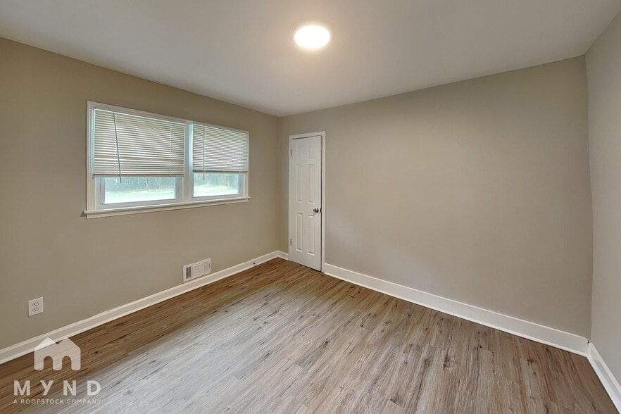 Building Photo - 6345 Oakview Ln