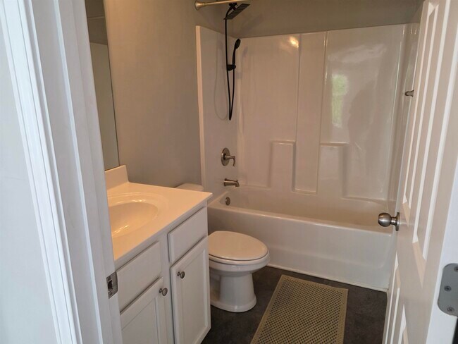 Building Photo - 1048 Meadowoods Dr