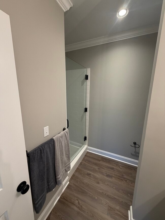 Building Photo - 955 Oakwood Estates Dr