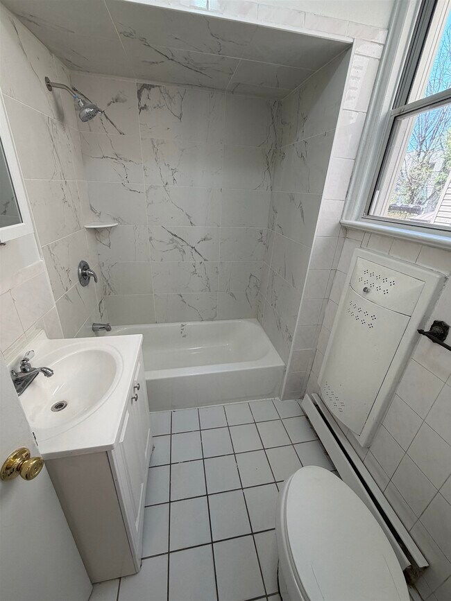 Building Photo - 619 38th St