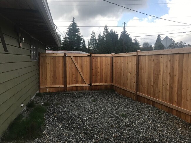 Building Photo - 3 Bed 1.75 Bath SFR Rambler Everett