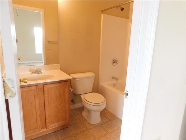 Building Photo - 476 Rosebud Cir