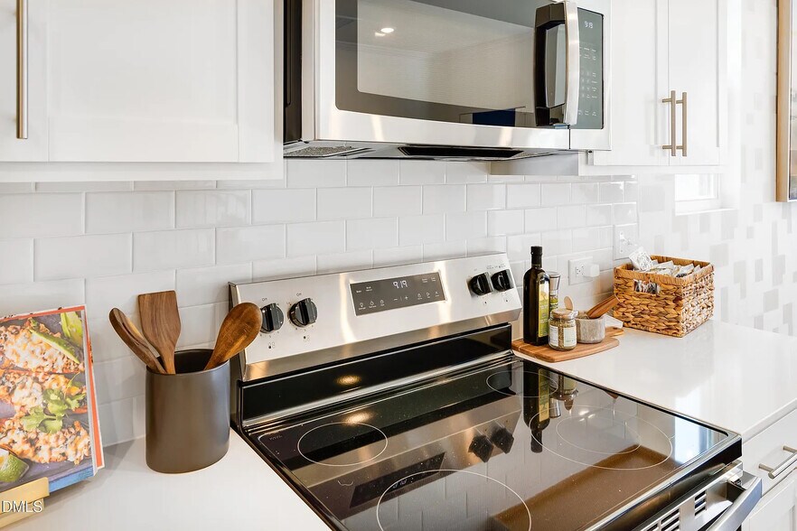 Building Photo - Room in Townhome on Crescent Townes Wy
