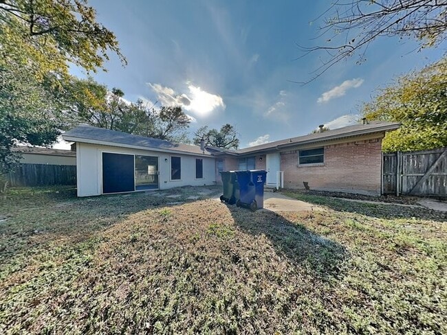 Building Photo - 614 Maydelle Ln