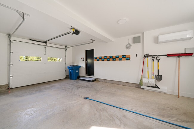 Building Photo - 730 Solitude Ln