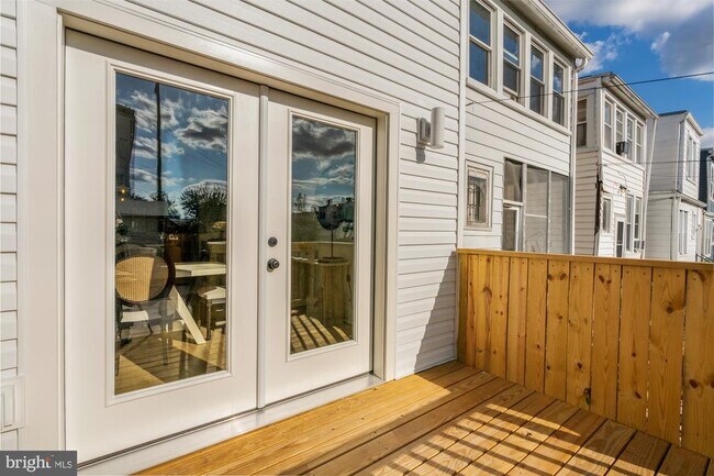 Building Photo - 4830 8th St NW