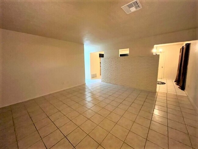 Building Photo - 1037 SW 103rd St