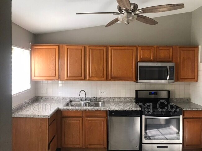 Building Photo - 370 St Edward Ln