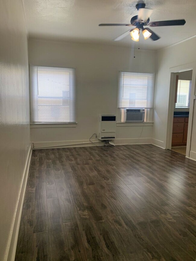 Building Photo - Charming Studio located minutes from DTLA,...