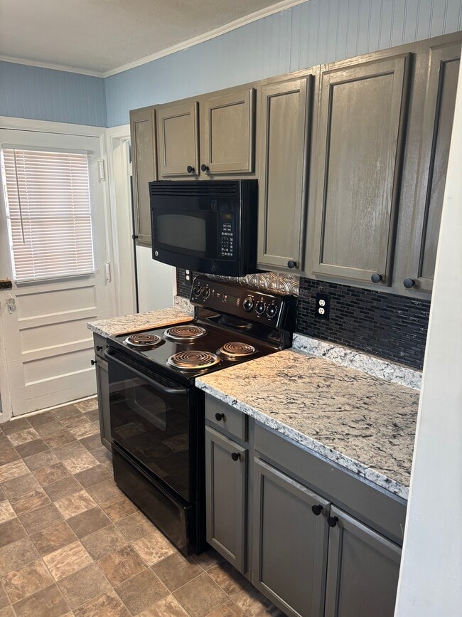 Building Photo - 148 W Moody Ave